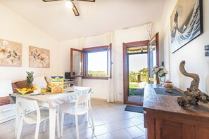 Standard Townhome, 2 Bedrooms (1 Le Perle Di Stintino) | Dining room