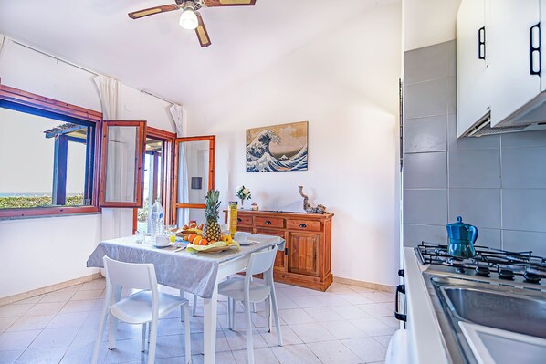 Standard Townhome, Multiple Bedrooms (1 Le Perle Di Stintino) | Private kitchen