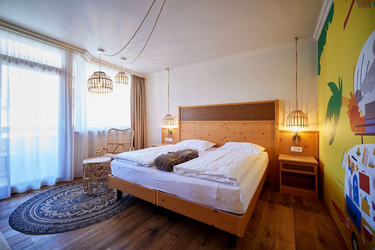 Basic Room | Hypo-allergenic bedding, soundproofing, free WiFi, bed sheets