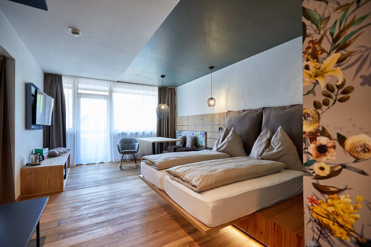 Hypo-allergenic bedding, soundproofing, free WiFi, bed sheets