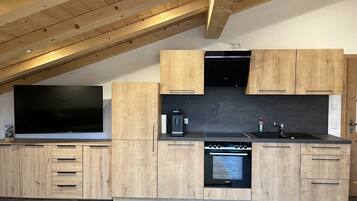 Kühlschrank, Ofen, Herdplatte, Geschirrspüler