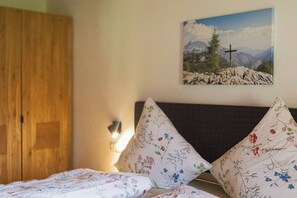 1 bedroom, bed sheets - Silberg 1-4 Personen, 57m², 1 SZ, 1 Wsz, Balkon (Bischofswiesen)