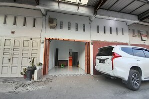 Exterior - Hotel O Hasibuan Homestay Syariah (Bandar Lampung)