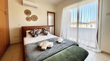 3 bedrooms, iron/ironing board, free WiFi, bed sheets