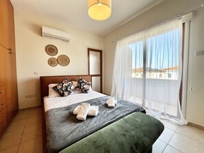3 bedrooms, iron/ironing board, free WiFi, bed sheets - STAY Tranquility Cove (Voroklini)