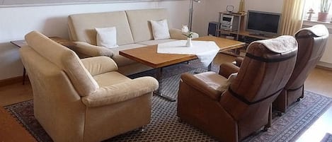 テレビ、DVD プレーヤー