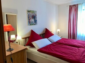 1 bedroom, iron/ironing board, internet