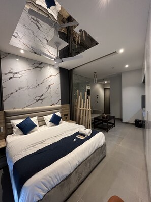 1 bedroom, free WiFi - Luxsugero Studios (Noida)