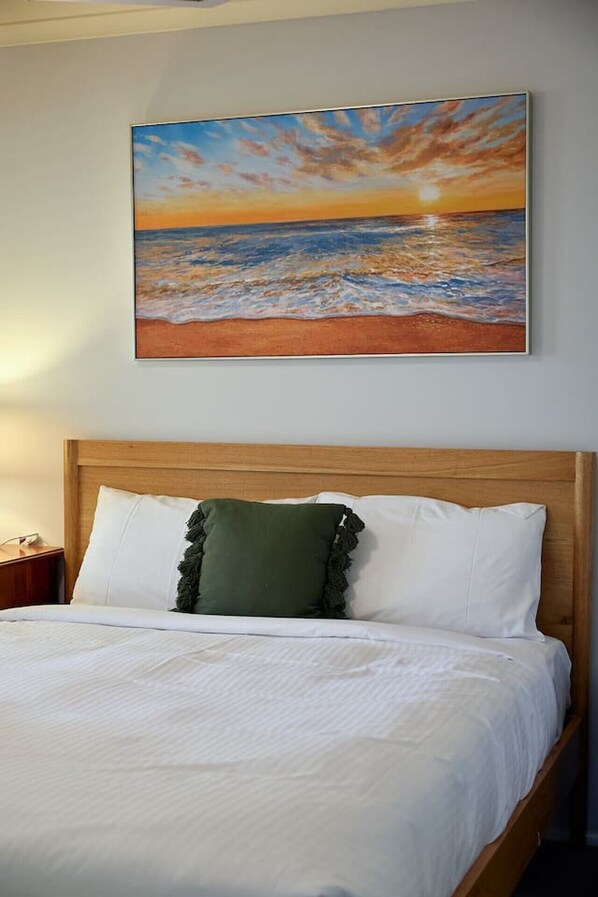 3 bedrooms, iron/ironing board, WiFi, bed sheets