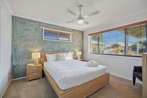 3 عدّة غرف نوم ومكواة/لوح كي وواي فاي وملاءات أسرّة