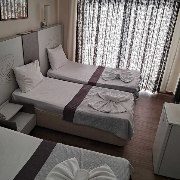 Quarto triplo urbano | 1 quarto, quartos à prova de som, Wi-Fi de cortesia, roupa de cama