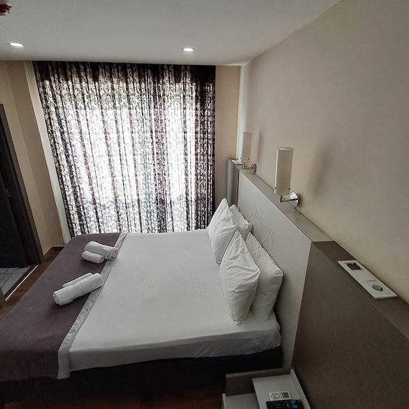 Dobbeltrom – city | Lydisolert, wi-fi (inkludert) og sengetøy