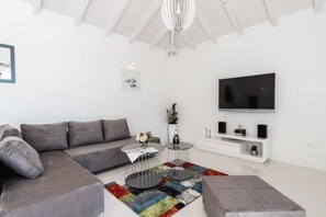 Televisión, chimenea