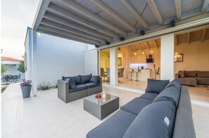 Televisión, chimenea