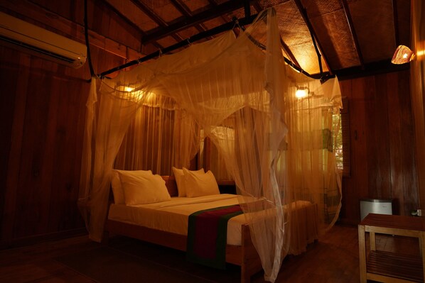 华丽三人房 | 埃及棉床单、高档床上用品、特色家居、办公桌