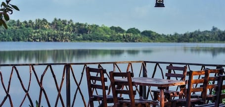 Exterior. Lake Resort Bolgoda