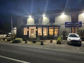 Exterior - The Penruddocke Arms Family Room with Private Bathroom (Salisbury)