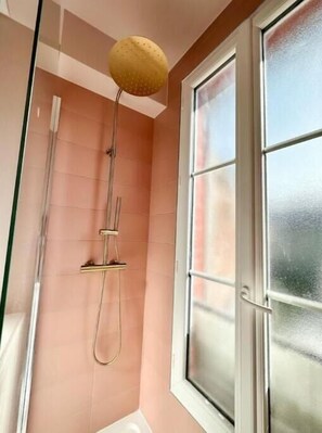 Hair dryer, towels, toilet paper - Logement Entier 75 m2 (Boulogne-Billancourt)