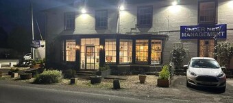 The Penruddocke Arms Triple Room with Bathroom