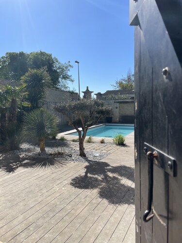 9 bedroom private vacation home in puilboreau