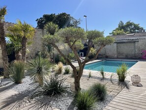 A heated pool - 9 Bedroom Private vacation home in Puilboreau (Puilboreau)