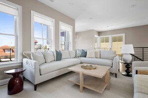 TV - The King | Luxury Home w/ Rooftop Patio (Charleston)