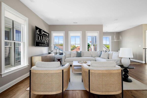 TV - The King | Luxury Home w/ Rooftop Patio (Charleston)