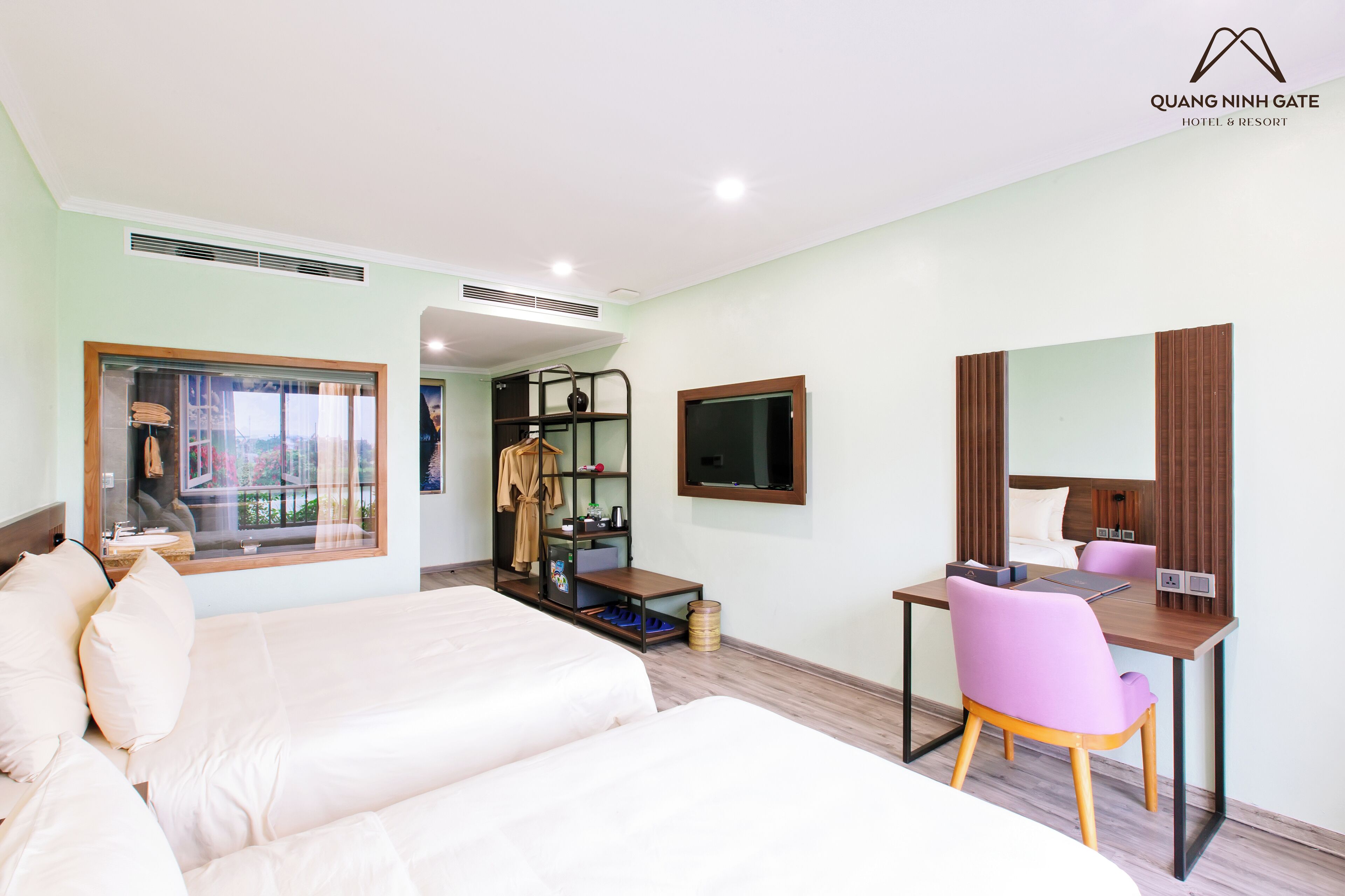 Peralatan tempat tidur premium, item bar mini percuma, meja 