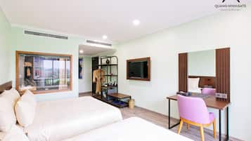 Peralatan tempat tidur premium, item bar mini percuma, meja