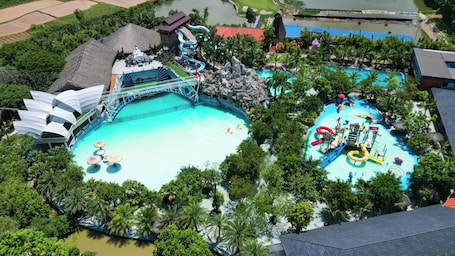 3 outdoor pools. Quang Ninh Gate Hotel & Resort