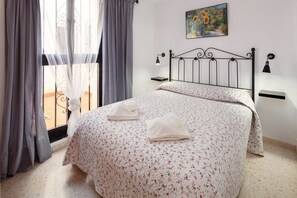 2 slaapkamers, een strijkplank/strijkijzer, gratis wifi, beddengoed