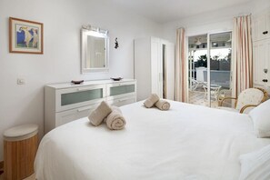 2 slaapkamers, een strijkplank/strijkijzer, gratis wifi, beddengoed