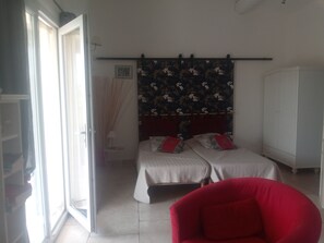 1 chambre, fer et planche à repasser, lit parapluie, Wi-Fi gratuit