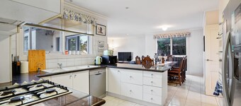 4 Bedrooms House in Balwyn Centre 