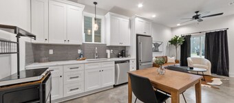 Creole House*KING bed*Relax in Cajun Comfort!