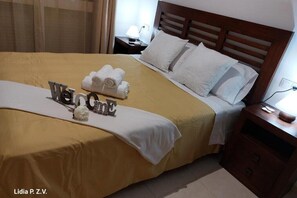 3 عدّة غرف نوم ومكواة/لوح كي وملاءات أسرّة