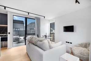 Smart TV - 5 minute drive to Remarkables mountain and car parking. (Jacks Point)