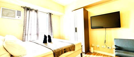 Deluxe Double Room | Desk, laptop workspace, free WiFi, bed sheets