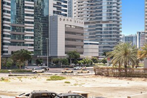 Departamento empresarial, 1 habitación, vista a la ciudad | Vista del balcón