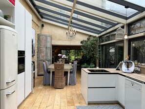 Mikrowelle, Ofen, Herdplatte, Geschirrspüler