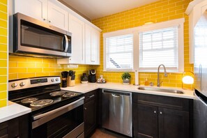 Fridge, microwave, stovetop, dishwasher