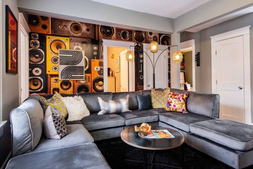 New!  Legends Louisville - Highlands - 6bd/3.5ba!