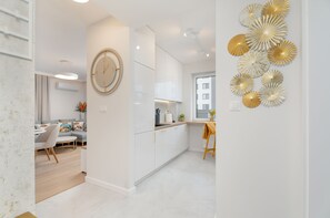 Huoneisto, 1 makuuhuone, parveke | Yksityinen keittiö | Mikroaaltouuni, uuni, astianpesukone, vedenkeitin