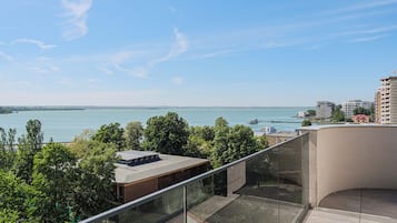 Standard Suite, Lake View | Lake view