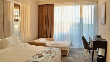 2 bedrooms, minibar, in-room safe, desk