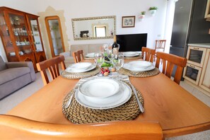 Departamento, 2 habitaciones, para fumadores, balcón | Restaurantes