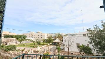 Apartment, 2 Bedrooms, Smoking, Balcony | Property grounds