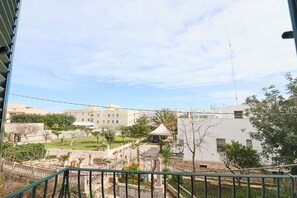 อพาร์ทเมนท์, 2 ห้องนอน, สูบบุหรี่ได้, ระเบียง | บริเวณที่พัก