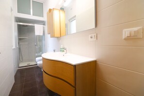 Departamento, 2 habitaciones, para fumadores, balcón | Baño