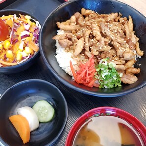 Family dining - Citi Resort at Sea Sriracha (Si Racha)